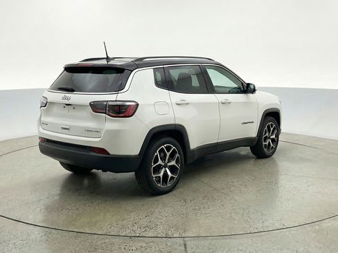 Used 2025 Jeep Compass Limited image 9