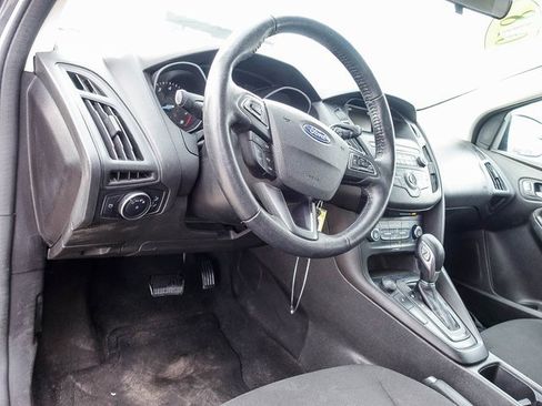 Used 2018 Ford Focus SE w/ SE Winter Package image 2