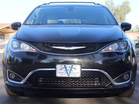 Used 2019 Chrysler Pacifica Touring-L Plus w/ Tire & Wheel Group FWD image 13
