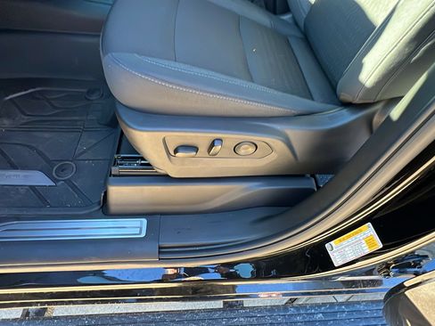 Used 2025 Chevrolet Silverado 1500 LT image 17