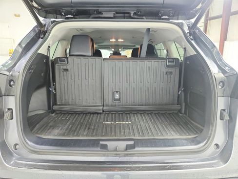 Used 2020 Toyota Highlander XLE image 44