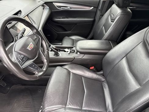 Used 2018 Cadillac XT5 Luxury w/ Driver Awareness Package FWD image 12