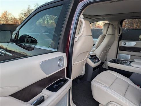 Used 2018 Lincoln Navigator Reserve w/ Technology Package image 27