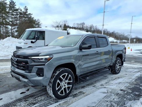 Used 2023 Chevrolet Colorado Z71 w/ Z71 Convenience Package 2 image 3