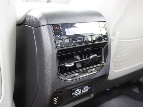 Used 2022 Jeep Grand Cherokee Overland w/ Luxury Tech Group IV image 38