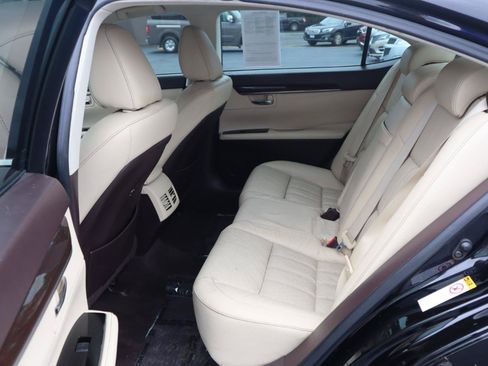 Used 2016 Lexus ES 350 w/ Luxury Package w/Wood Trim FWD image 14