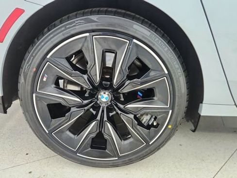 Used 2024 BMW 740i xDrive w/ Premium Package image 64