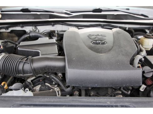 Used 2016 Toyota Tacoma SR5 image 32