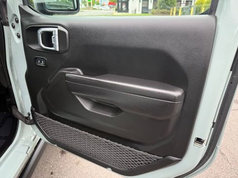 Used 2023 Jeep Wrangler Unlimited w/ Sun & Screen Package AWD/4WD image 27
