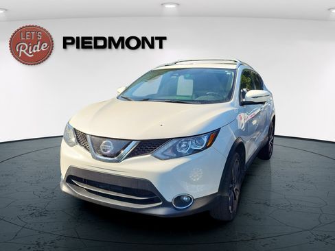 Used 2019 Nissan Rogue Sport SL FWD image 1