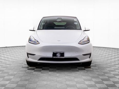 Used 2022 Tesla Model Y Long Range image 9