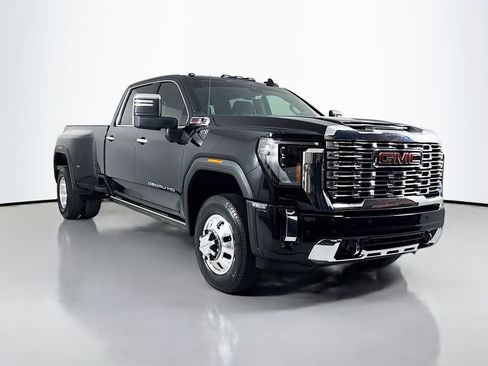 Used 2025 GMC Sierra 3500 Denali w/ Denali Reserve Package image 3