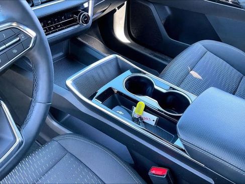 Used 2025 Chevrolet Equinox LT w/ Safety and Technology Package FWD image 13