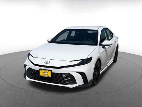 Used 2025 Toyota Camry SE image 7