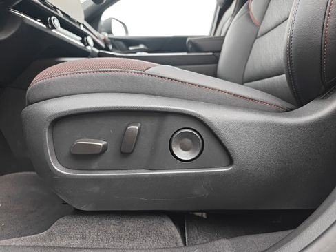 Certified 2026 Chevrolet Equinox RS AWD/4WD image 13
