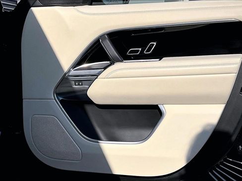 Used 2023 Land Rover Range Rover Long Wheelbase SE image 23