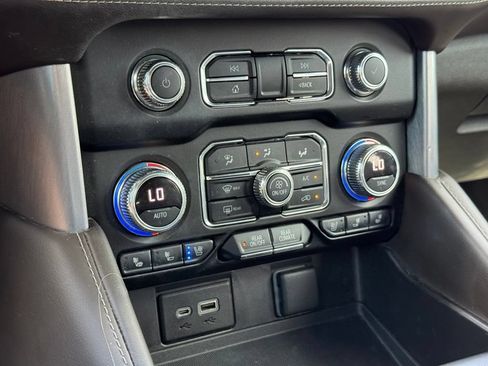 Used 2023 GMC Yukon SLT RWD image 36
