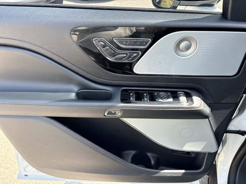 Used 2025 Lincoln Aviator Reserve w/ Equipment Group 201A AWD/4WD image 12