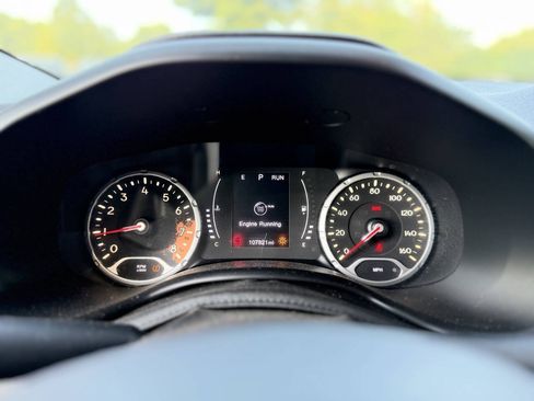 Used 2017 Jeep Renegade Latitude AWD/4WD image 13