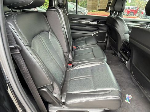 Certified 2024 Jeep Wagoneer 4WD image 21