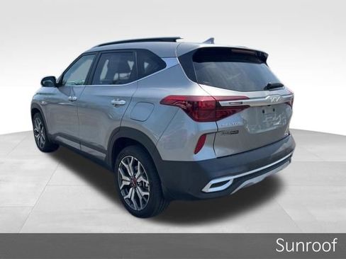 Certified 2023 Kia Seltos SX w/ SX Sunroof Package AWD/4WD image 6