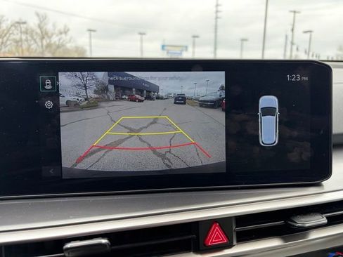 Used 2025 Kia Sorento S image 11