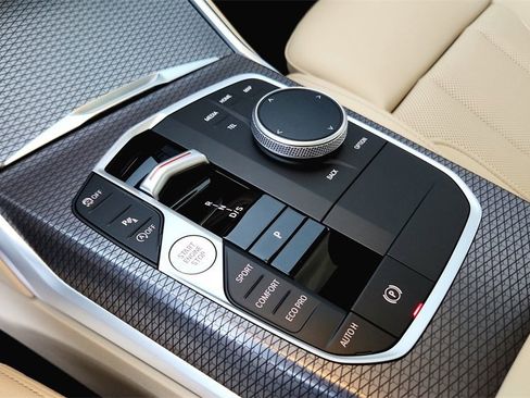 Used 2025 BMW 330i xDrive Sedan w/ Convenience Package image 39