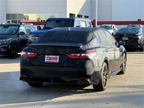 Used 2023 Toyota Camry SE image 4