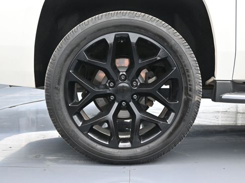 Used 2015 Chevrolet Suburban LTZ AWD/4WD image 18