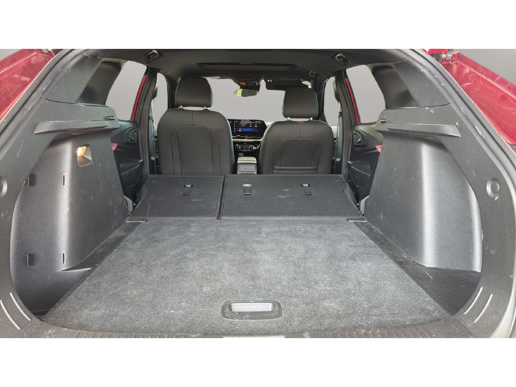 Used 2025 Chevrolet Trax RS w/ Sunroof Package FWD image 13