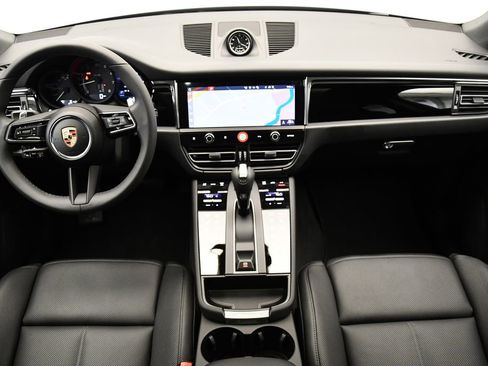 Used 2025 Porsche Macan image 22