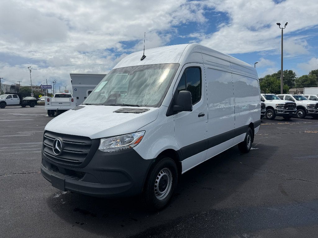Used 2025 Mercedes-Benz Sprinter 2500 image 5