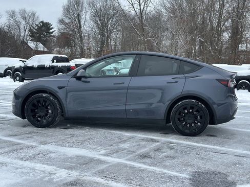 Used 2023 Tesla Model Y Long Range image 3