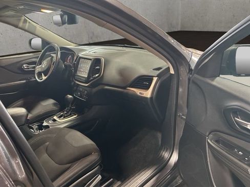 Used 2015 Jeep Cherokee Latitude w/ Comfort/Convenience Group AWD/4WD image 19