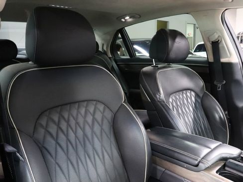 Used 2020 Genesis G90 3.3T Premium image 31