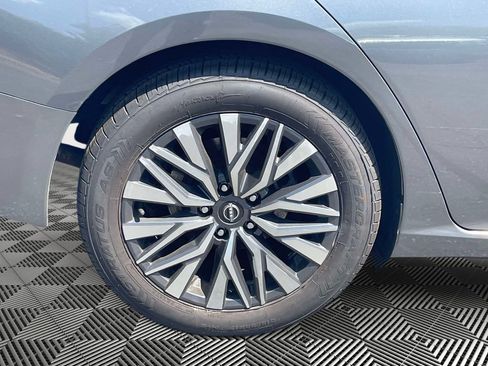 Used 2023 Nissan Altima 2.5 SV FWD image 7