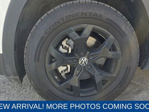 Used 2024 Volkswagen Atlas Peak Edition SE image 10