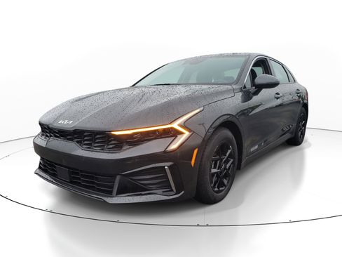 Used 2025 Kia K5 LXS image 3