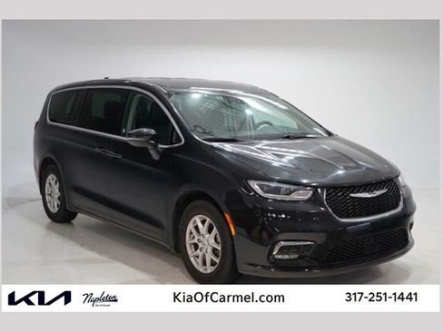 Used 2023 Chrysler Pacifica Touring-L FWD image 1