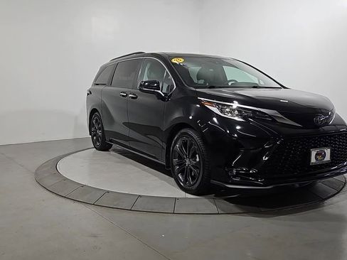 Used 2023 Toyota Sienna XSE FWD image 8
