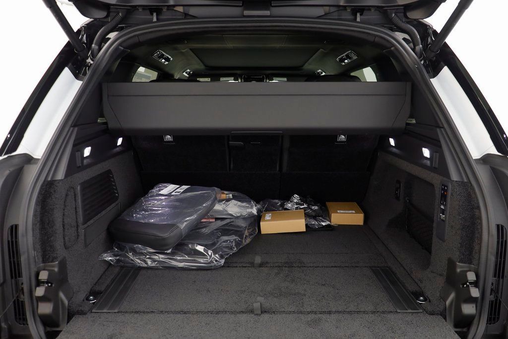 New 2025 Land Rover Range Rover SV AWD/4WD image 23