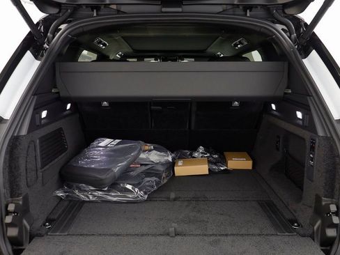 New 2025 Land Rover Range Rover SV AWD/4WD image 23