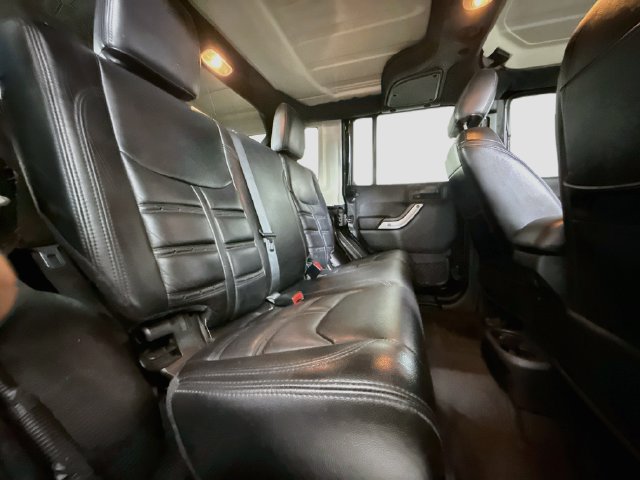 Used 2018 Jeep Wrangler Unlimited Rubicon w/ Cold Weather Group AWD/4WD image 26