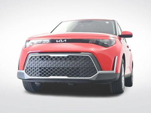 Used 2025 Kia Soul LX w/ LX Technology Package FWD image 32