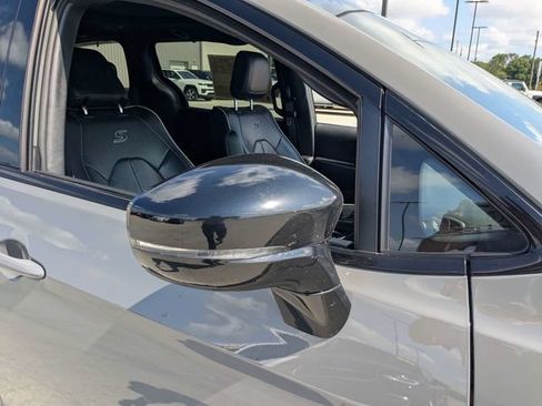 Used 2025 Chrysler Pacifica Limited FWD image 11