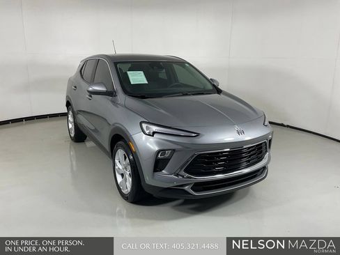 Used 2025 Buick Encore GX Preferred FWD image 3
