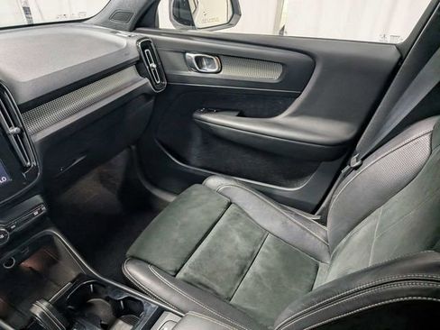 Used 2020 Volvo XC40 T5 R-Design w/ Protection Package Premier AWD/4WD image 8