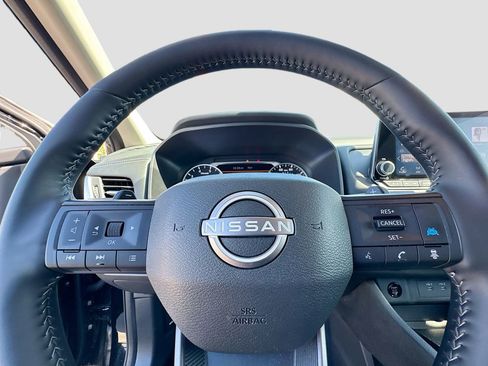 Used 2025 Nissan Rogue SV w/ SV Premium Package image 25