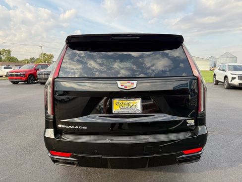 Used 2022 Cadillac Escalade Sport Platinum w/ Heavy-Duty Trailer Package image 4