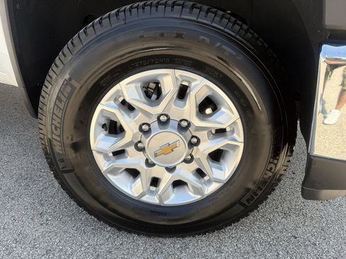 Used 2024 Chevrolet Silverado 3500 LT w/ Convenience Package image 12